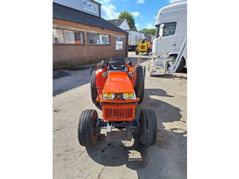 Vučno vozilo Kubota B2150: slika 3 Vučno vozilo Kubota B2150: slika 3