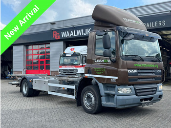 Kamion sa golom šasijom i zatvorenom kabinom DAF CF 65 220