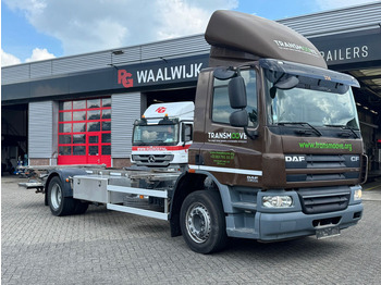 Kamion sa golom šasijom i zatvorenom kabinom DAF CF 65 220