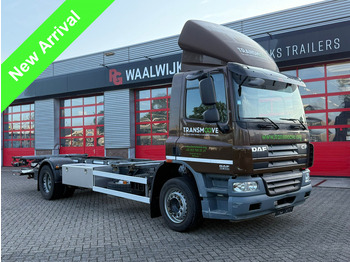 Kamion sa golom šasijom i zatvorenom kabinom DAF CF 65 220