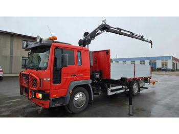Kamion sa tovarnim sandukom VOLVO FL 220