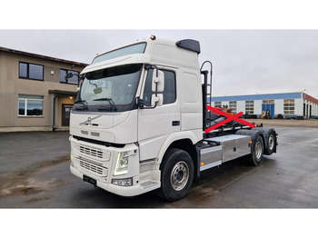 Kamion sa golom šasijom i zatvorenom kabinom VOLVO FM 460