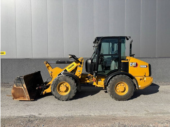 Utovarivač točkaš CATERPILLAR 906M
