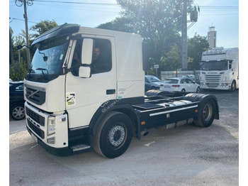 Kamion sa golom šasijom i zatvorenom kabinom VOLVO FM 500