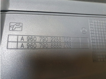 Rezervni deo za Kamion MERCEDES-BENZ Mercedes-Benz Actros MP4 EURO6 emission, cab spoilers, cab deflectors set 9607900144, 9607900244, 9607902265, 9607906865, 9607900544, 96079005449135, 9607905665, 9607900365, 9618850053, 9618850253, 96: slika 4
