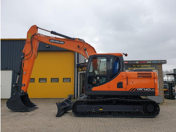 Bager guseničar DEVELON