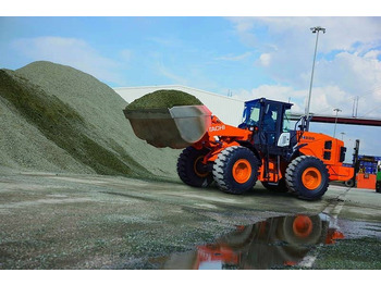 Utovarivač točkaš HITACHI ZW220
