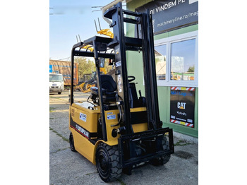 Regalni viljuškar CATERPILLAR EP