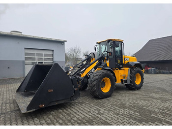 Utovarivač točkaš JCB