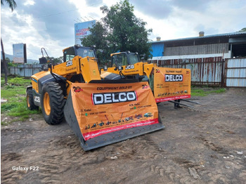 Teleskopski upravljač JCB