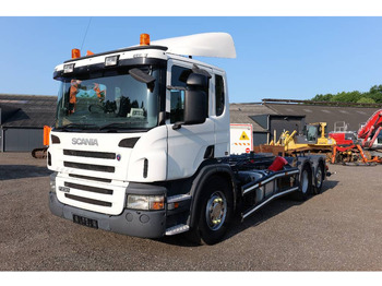 Kamion sa golom šasijom i zatvorenom kabinom SCANIA P 230