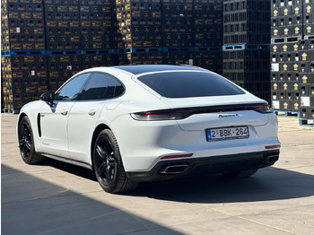 Automobil PORSCHE