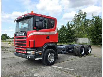Kamion sa golom šasijom i zatvorenom kabinom SCANIA 144