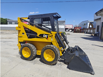 Mini utovarivač CATERPILLAR 226
