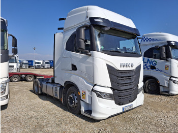 Tegljač IVECO