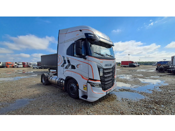 Tegljač IVECO