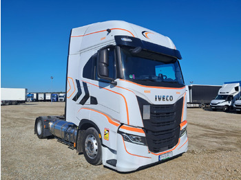 Tegljač IVECO