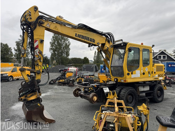 Bager LIEBHERR A 900