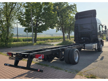 Kamion sa golom šasijom i zatvorenom kabinom MAN TGM 15.290 / RAMA DO ZABUDOWY / AUTOMAT / SPROWADZONY  / E6 / LIFT / ROZSTAW OSI 5.5M / LAWETA / POMOC DROGOWA / STAN BARDZO DOBRY/: slika 3