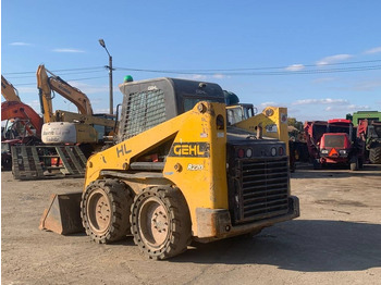 Mini utovarivač Gehl R 220: slika 3