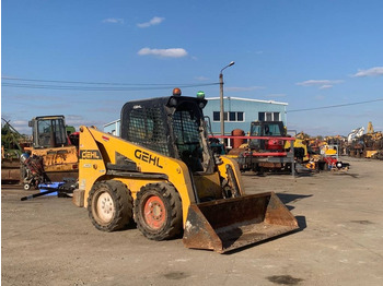 Mini utovarivač Gehl R 220: slika 4