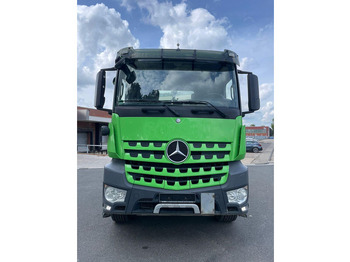 Kamion sa hidrauličnom kukom MERCEDES-BENZ Arocs 2643