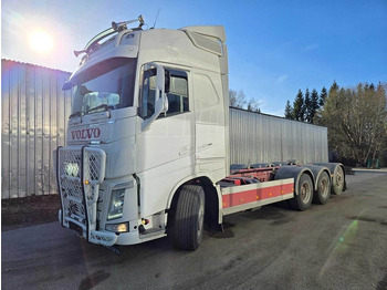 Kamion sa golom šasijom i zatvorenom kabinom VOLVO FH 540