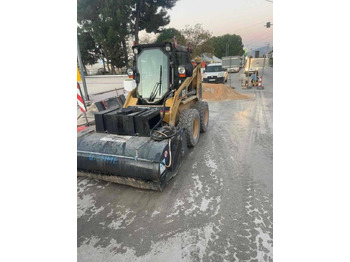 Mini utovarivač CAT 216: slika 2 Mini utovarivač CAT 216: slika 2