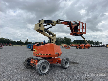Zglobna platforma JLG