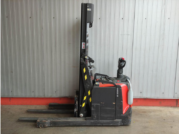 Regalni viljuškar BT