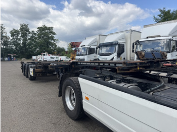 Poluprikolica za prevoz kontejnera/ Poluprikolica sa promenjivim sandukom KRONE