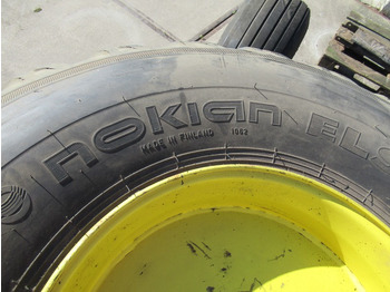 Kompletan točak za Mali traktor John Deere 5515V NOKIAN 550/60R22.5 + Voor Banden + Velg: slika 4