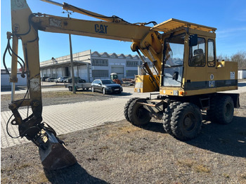 Bager točkaš CATERPILLAR