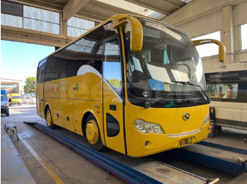 Turistički autobus