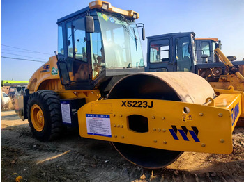 Kompaktor XCMG XS223J