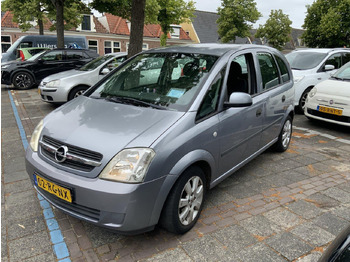Automobil OPEL