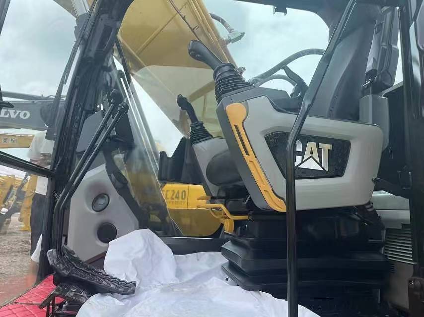 Bager guseničar CATERPILLAR 320GC: slika 5