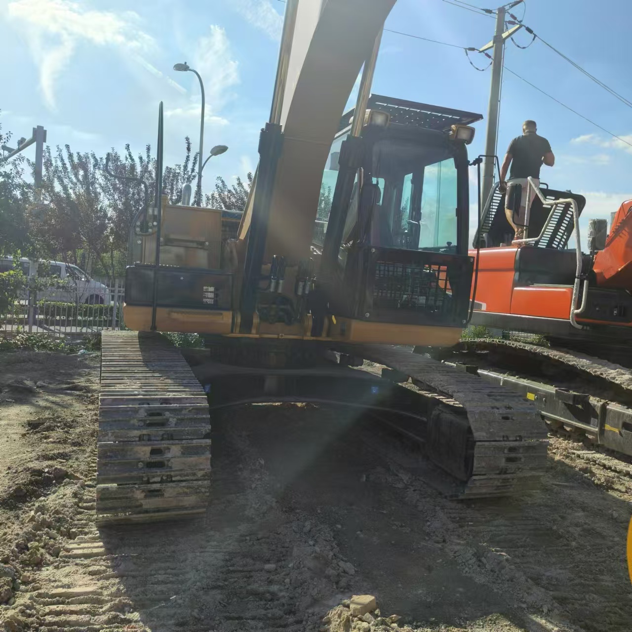 Bager guseničar CATERPILLAR 323D: slika 4