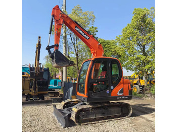 Bager guseničar DOOSAN DX75
