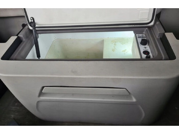 Kabina i enterijer FORD