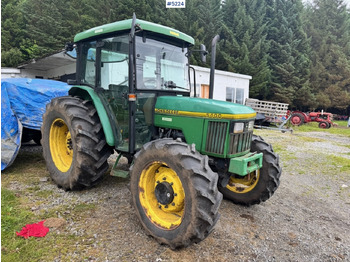 Traktor JOHN DEERE