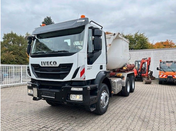 Kamion za utovaranje kontejnera IVECO Trakker