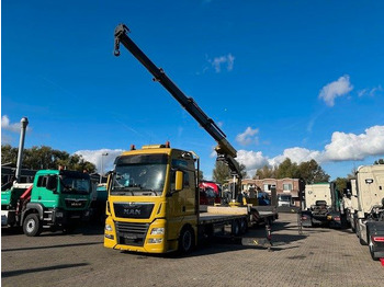 Kamion sa dizalicom MAN