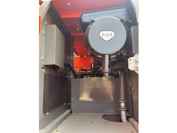 Bager guseničar HITACHI ZX210: slika 2