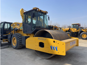 Kompaktor XCMG XS223J