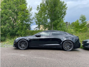 Limuzina TESLA