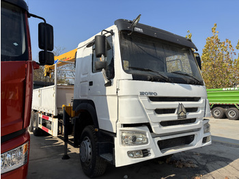 Kamion sa dizalicom SINOTRUK HOWO