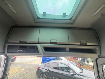 Kabina i enterijer FORD