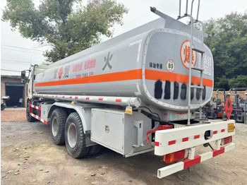Kamion cisterna FAW tanker truck: slika 2 Kamion cisterna FAW tanker truck: slika 2