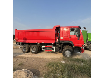 Kamion sa zatvorenim sandukom SINOTRUK HOWO